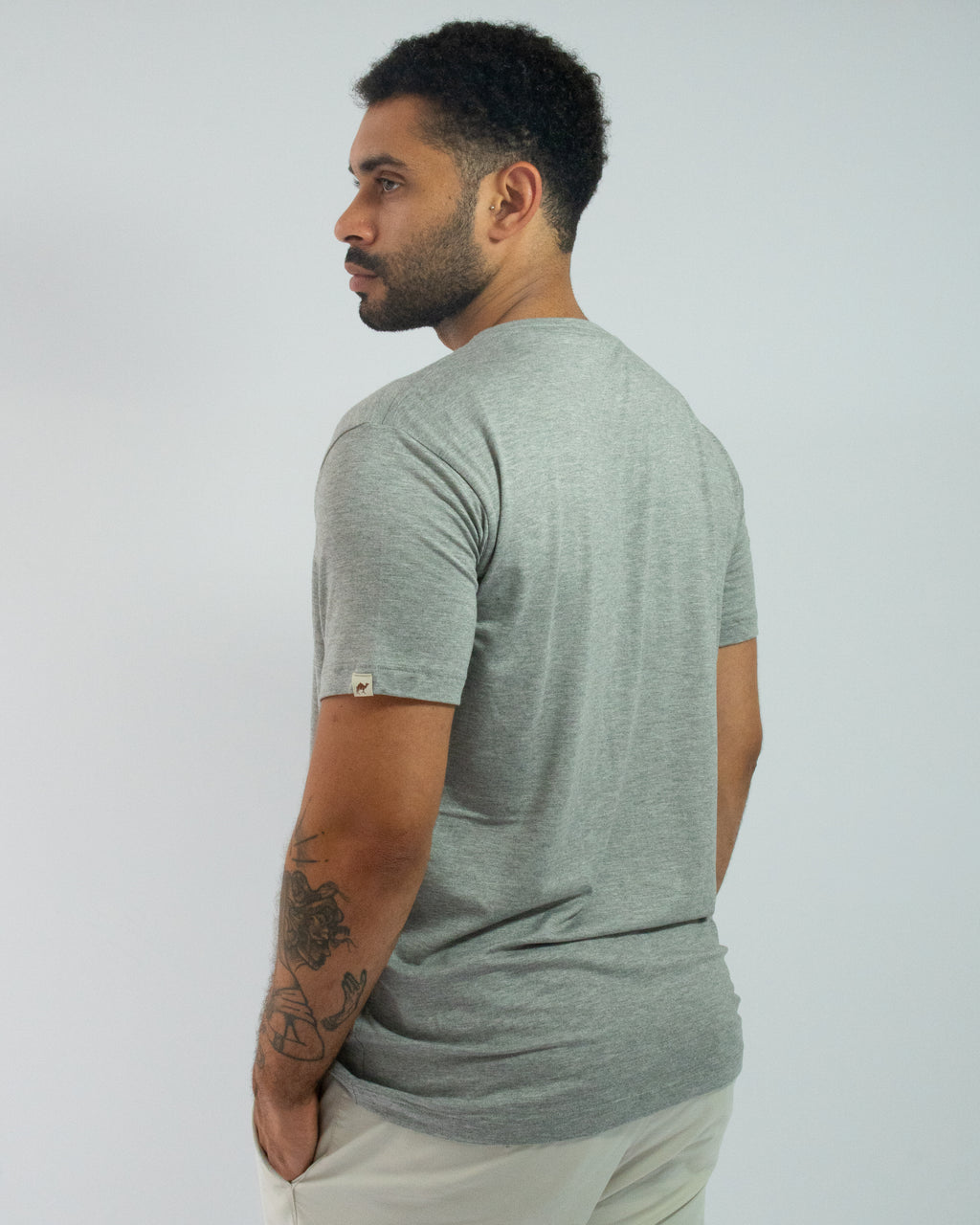 T-SHIRT ANTIODOR CINZA