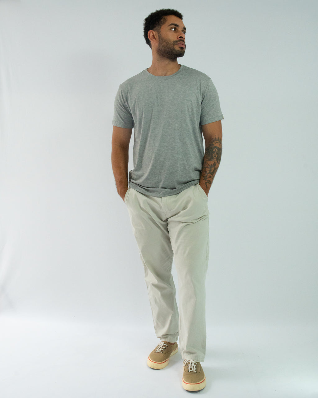 T-SHIRT ANTIODOR CINZA