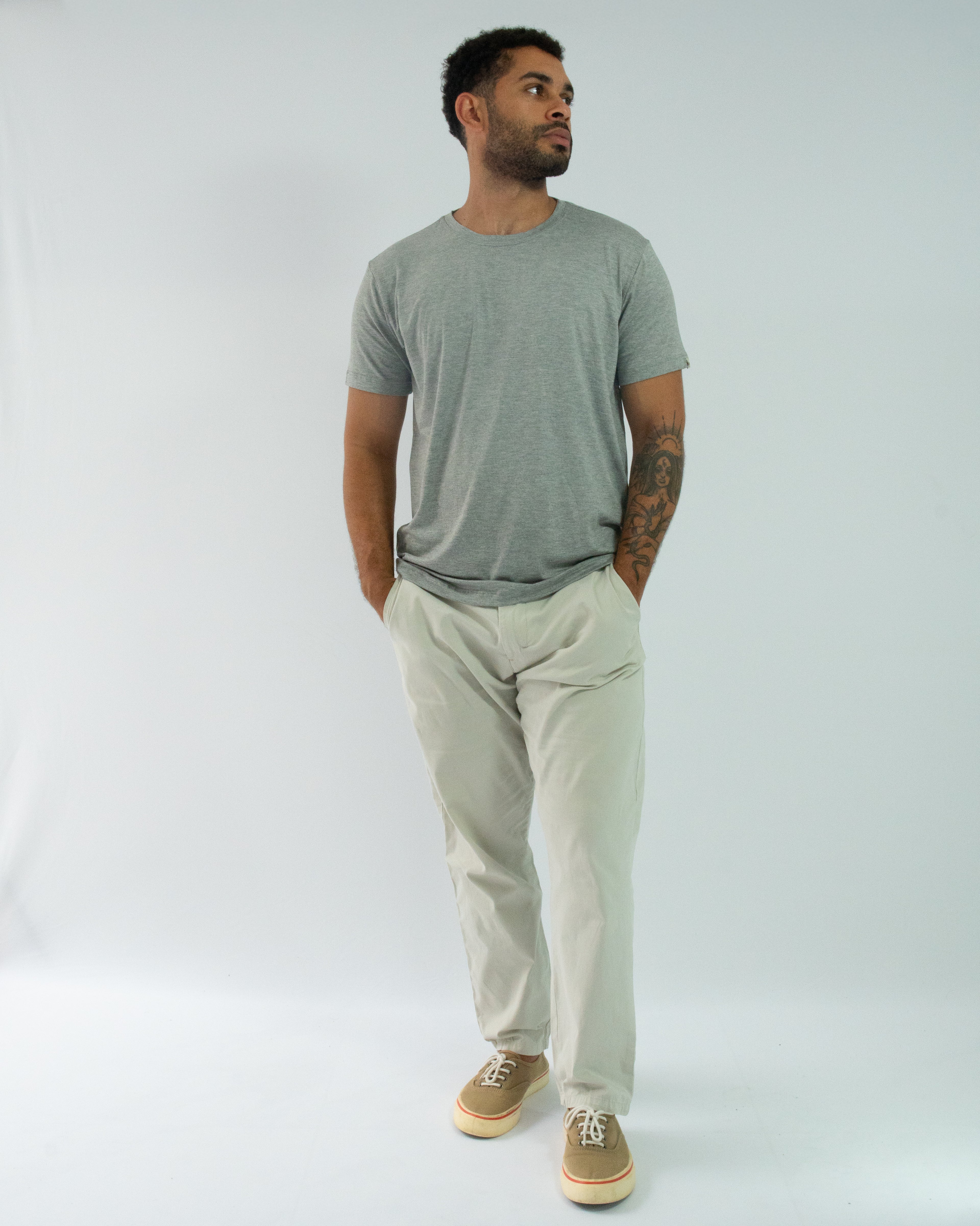 T-SHIRT ANTIODOR CINZA