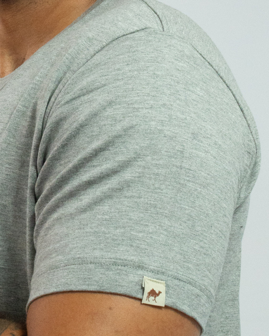 T-SHIRT ANTIODOR CINZA