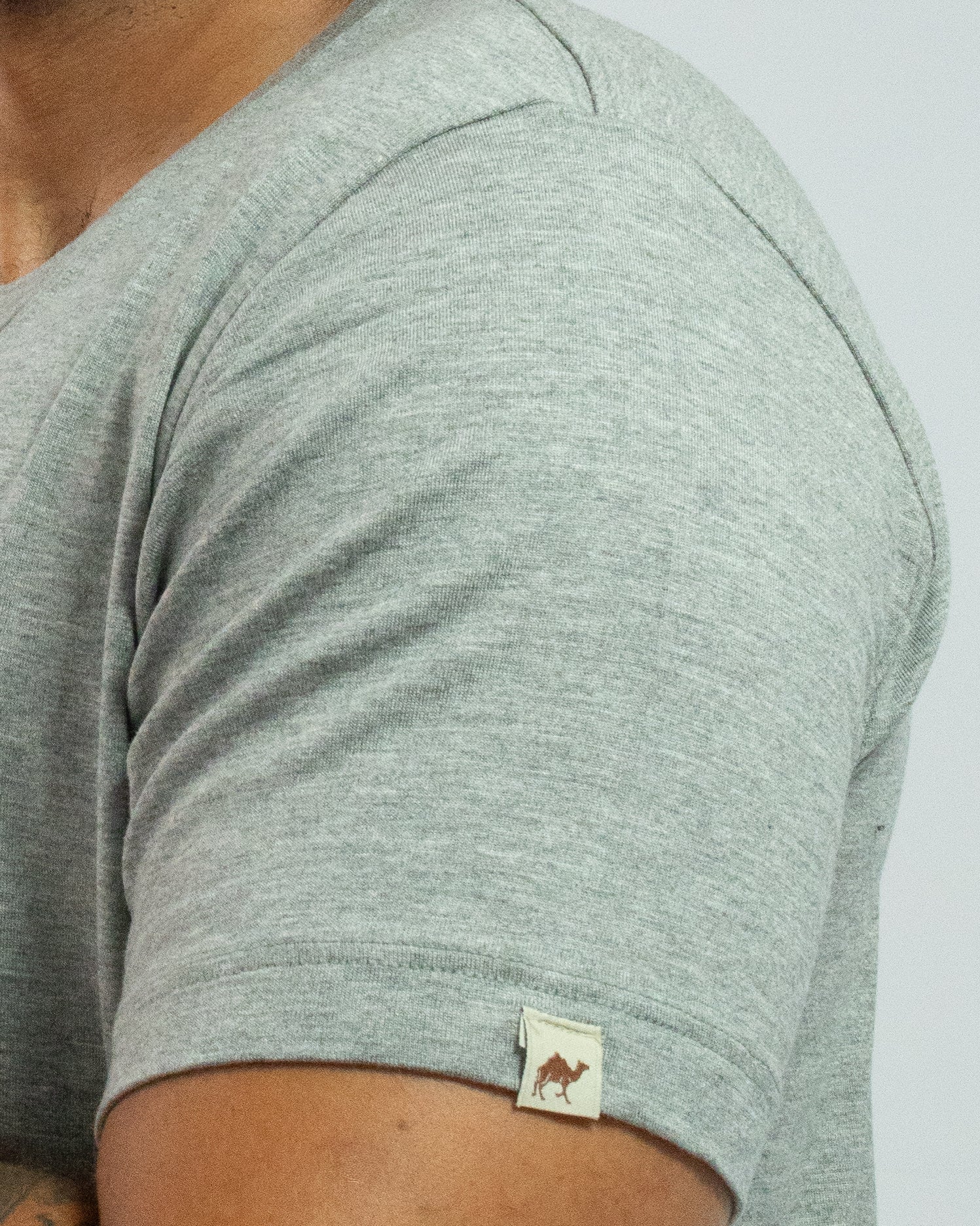 T-SHIRT ANTIODOR CINZA