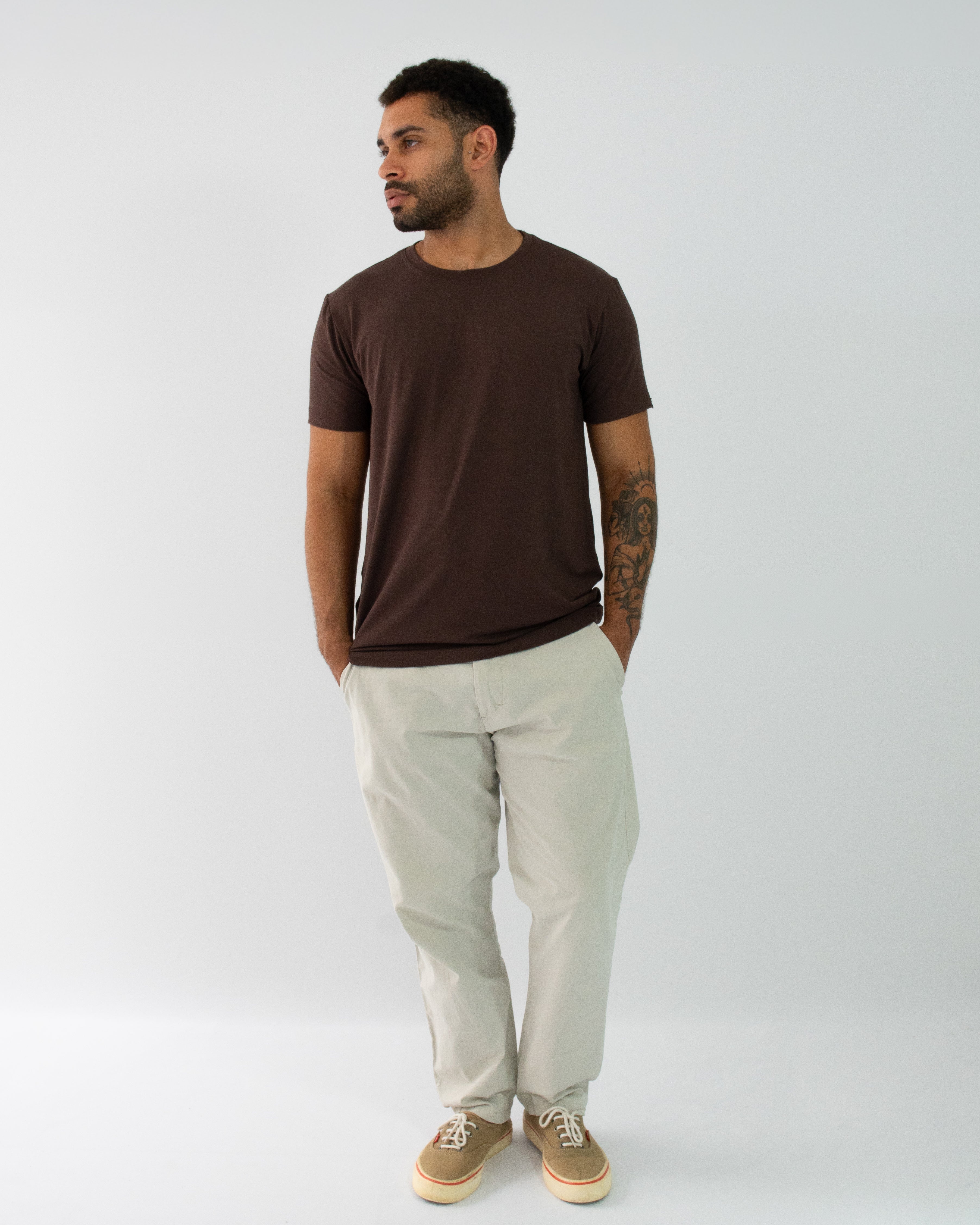 T-SHIRT ANTIODOR MARROM