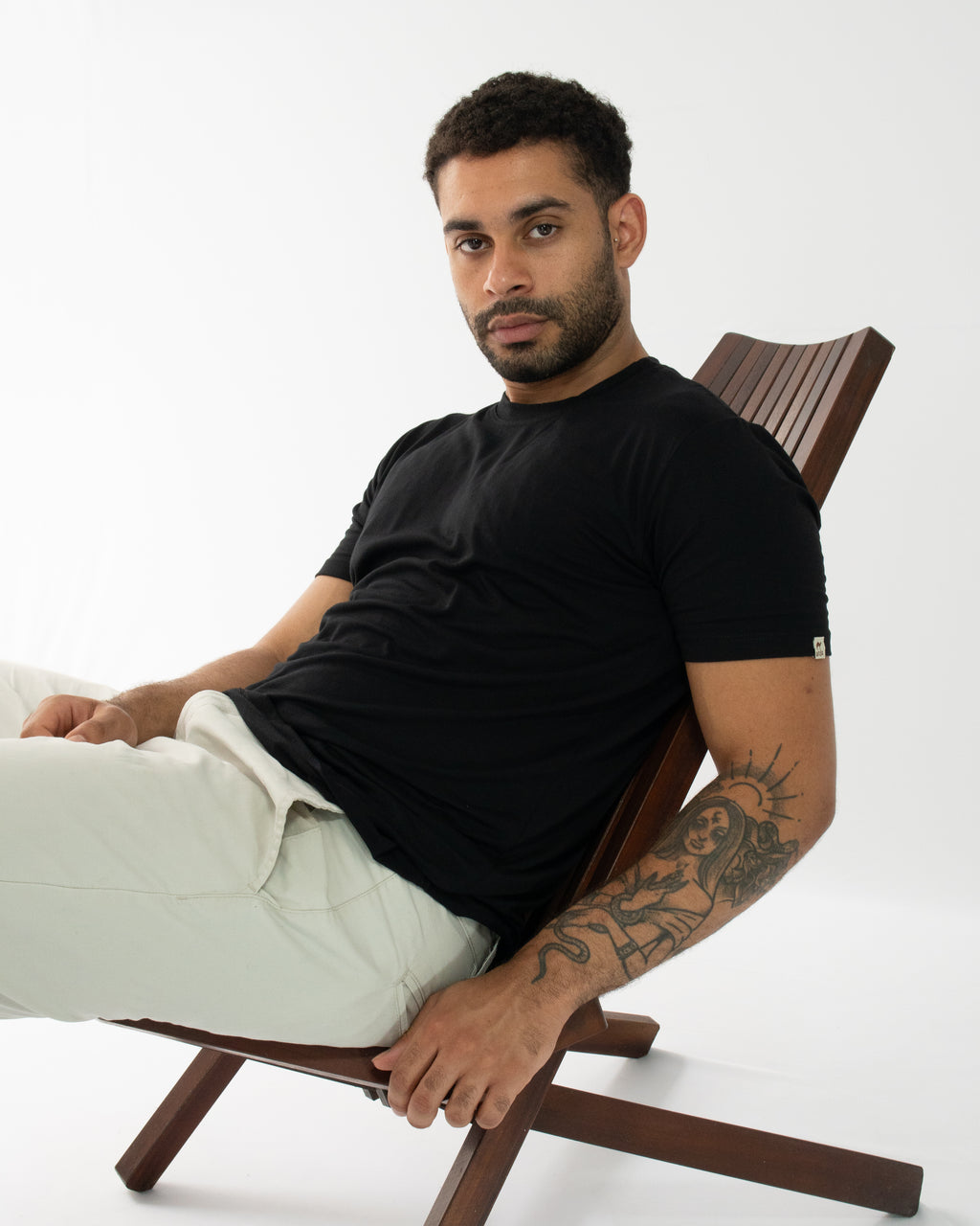 T-SHIRT ANTIODOR PRETA