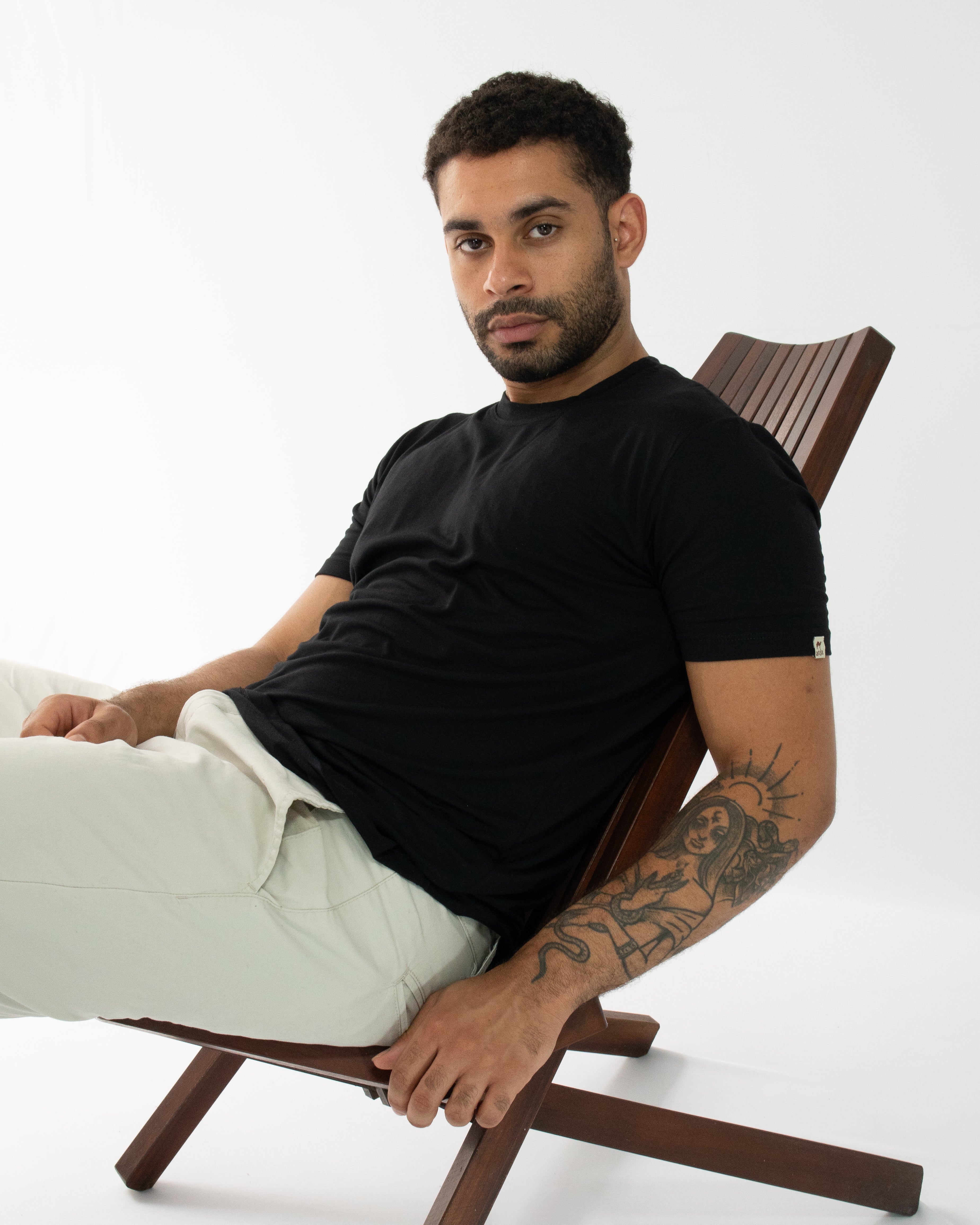 T-SHIRT ANTIODOR PRETA