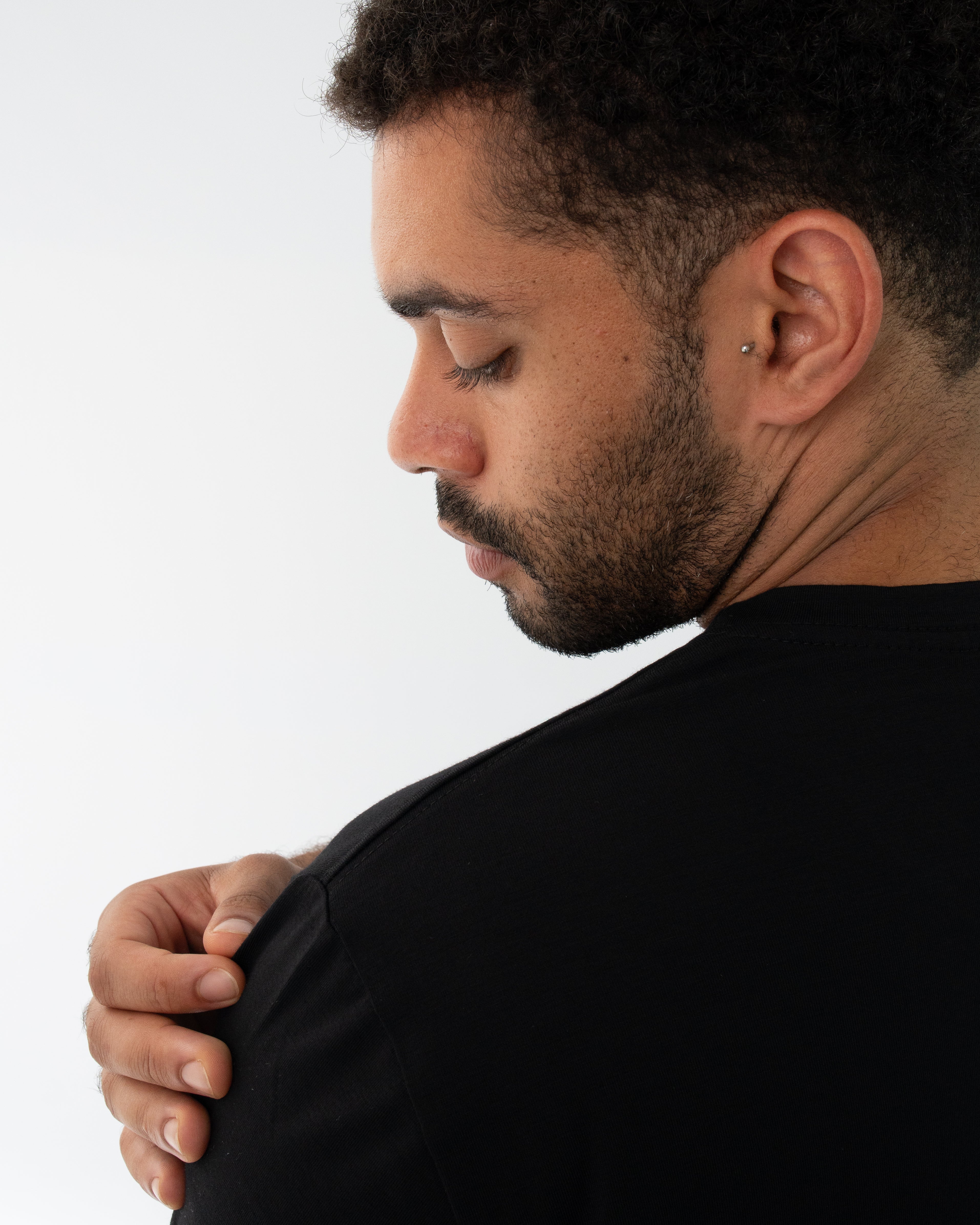 T-SHIRT ANTIODOR PRETA